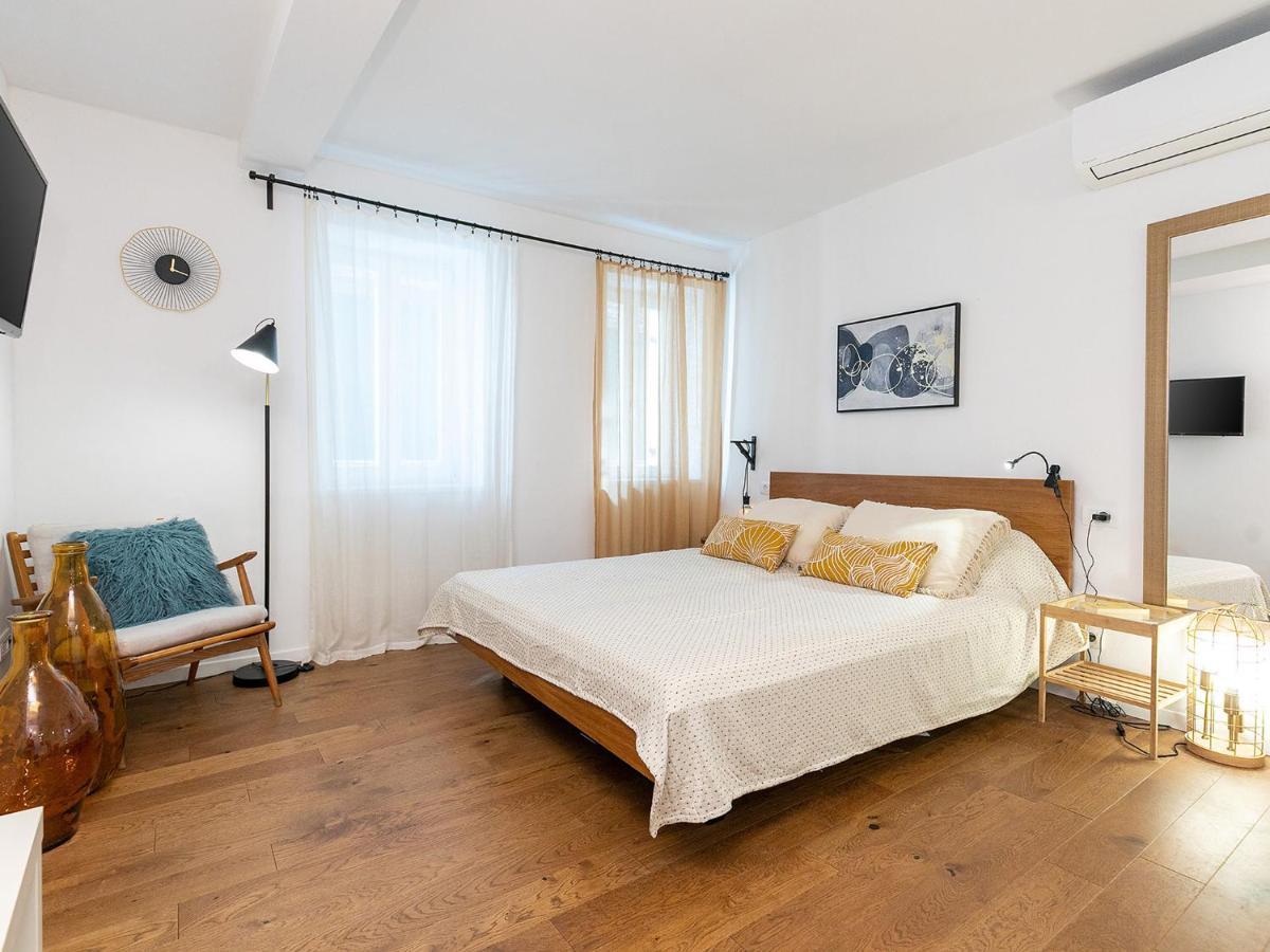 Stylish Studio Apartment By Irundo Ровинь Экстерьер фото